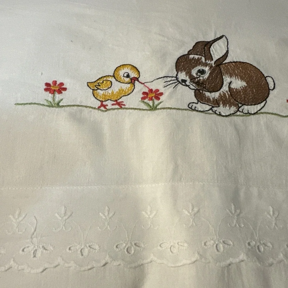 Vtg White Linen Toddler Bed Duvet‎ Cover With Hand Embroidered Bunny & Chick